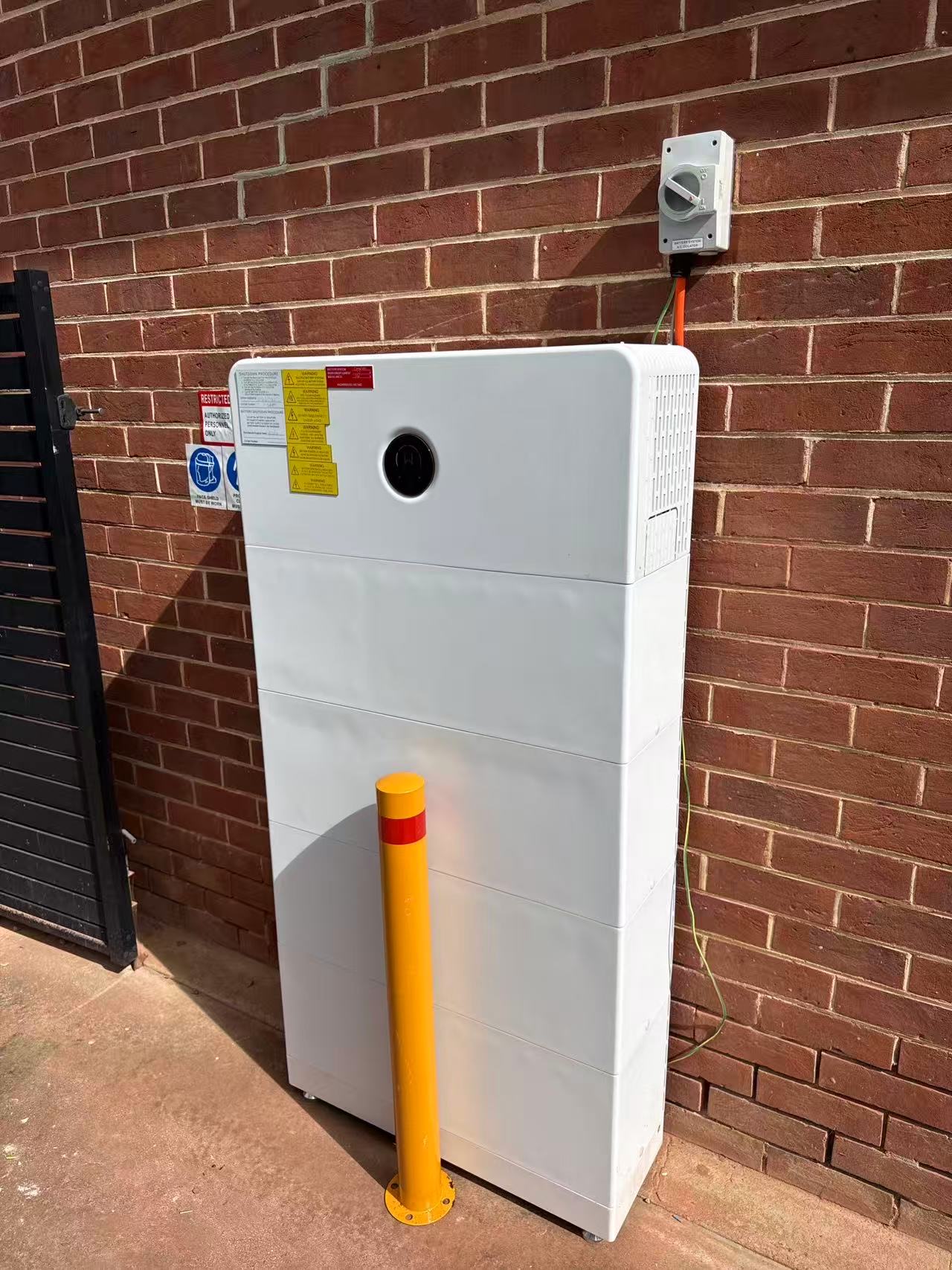 GoodWe battery storage with isolation equipment and bollard protection